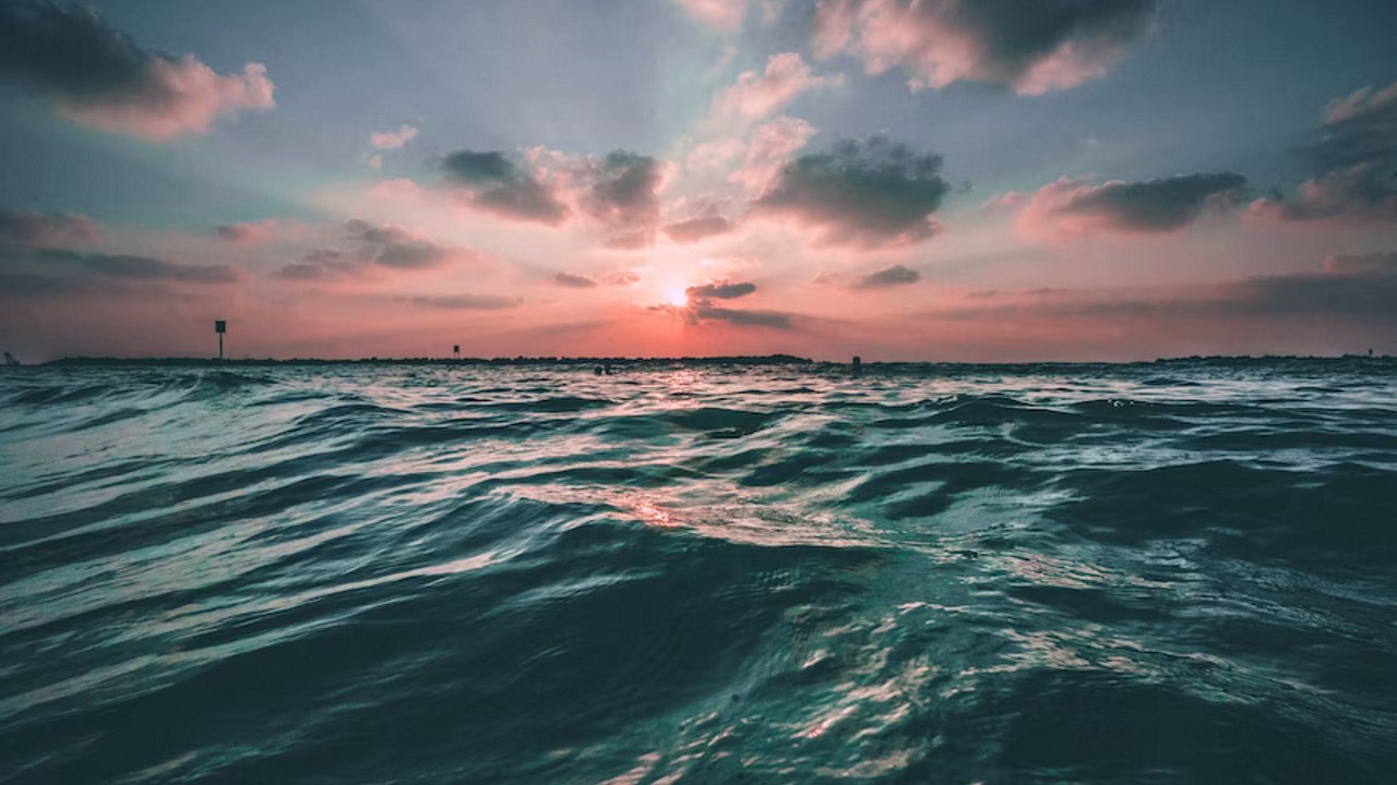 Błękitne morza mogą odejść w zapomnienie przez zmiany klimatyczne, źródło grafiki: Unsplash.