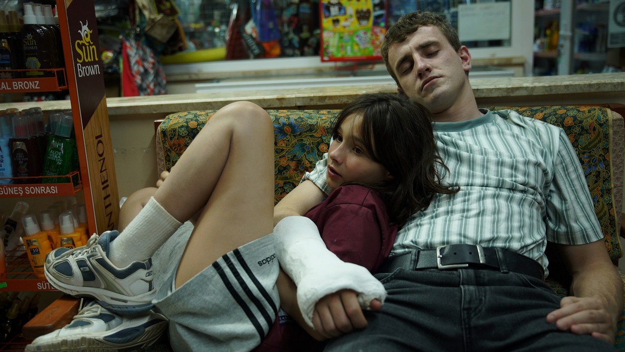 Ten świetnie przyjęty, przejmujący film jest już dostępny na HBO Max, źródło grafiki: Aftersun, Charlotte Wells, AZ Celtic Films, 2022.