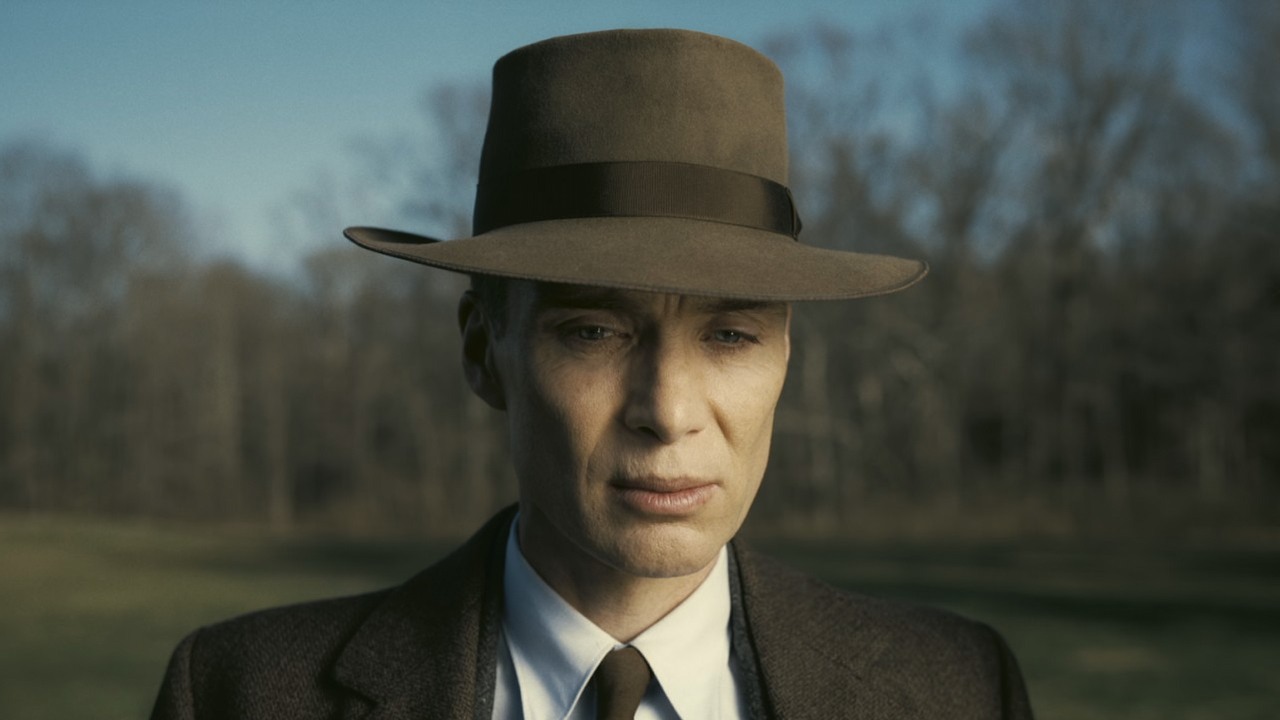 Córka Christophera Nolana ma makabryczną rolę w Oppenheimerze, źródło grafiki: Oppenheimer; reż. Christopher Nolan; Universal Pictures; 2023.
