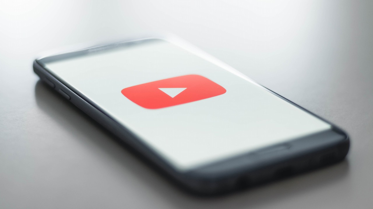 Ta funkcja YouTube była ukryta na urządzeniach mobilnych, teraz nie będzie, źródło grafiki: Unsplash | Christian Wiediger.