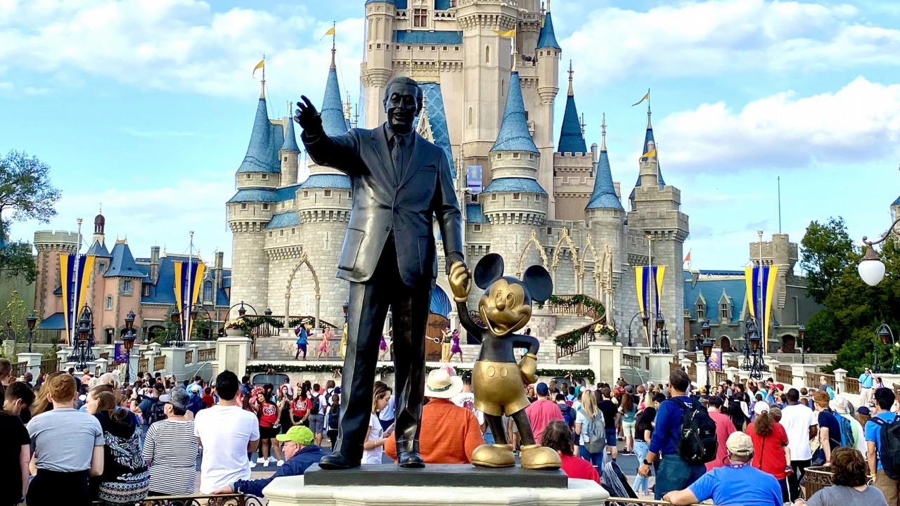 Telewizja nie jest już kluczowa dla Disneya? Bob Iger niepokoi sugestią sprzedaży części firmy, źródło grafiki: Guillermo GR; Unsplash.com; 2021.