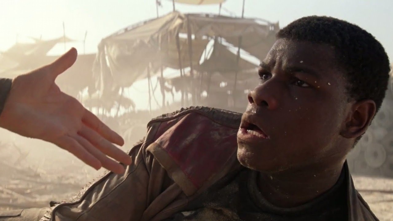 John Boyega jednak nie miałby nic przeciwko powrotowi do Star Wars. Ale stawia pewne warunki, źródło grafiki: Gwiezdne wojny. Część VII – Przebudzenie Mocy, J. J. Abrams, Lucasfilm, 2015.