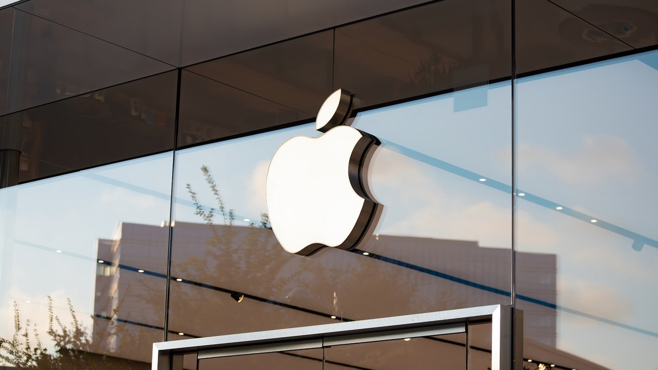 Apple pracuje nad własnym czatbotem; nadchodzi kolejny rywal dla ChatGPT, źródło grafiki: Unsplash | Trac Vu.