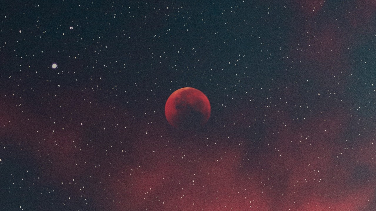 Nowe odkrycie podważa dotychczasową wiedzę o planetach; dwa ciała niebieskie na jednej orbicie?, źródło grafiki: Adrian Swancar | Unsplash.