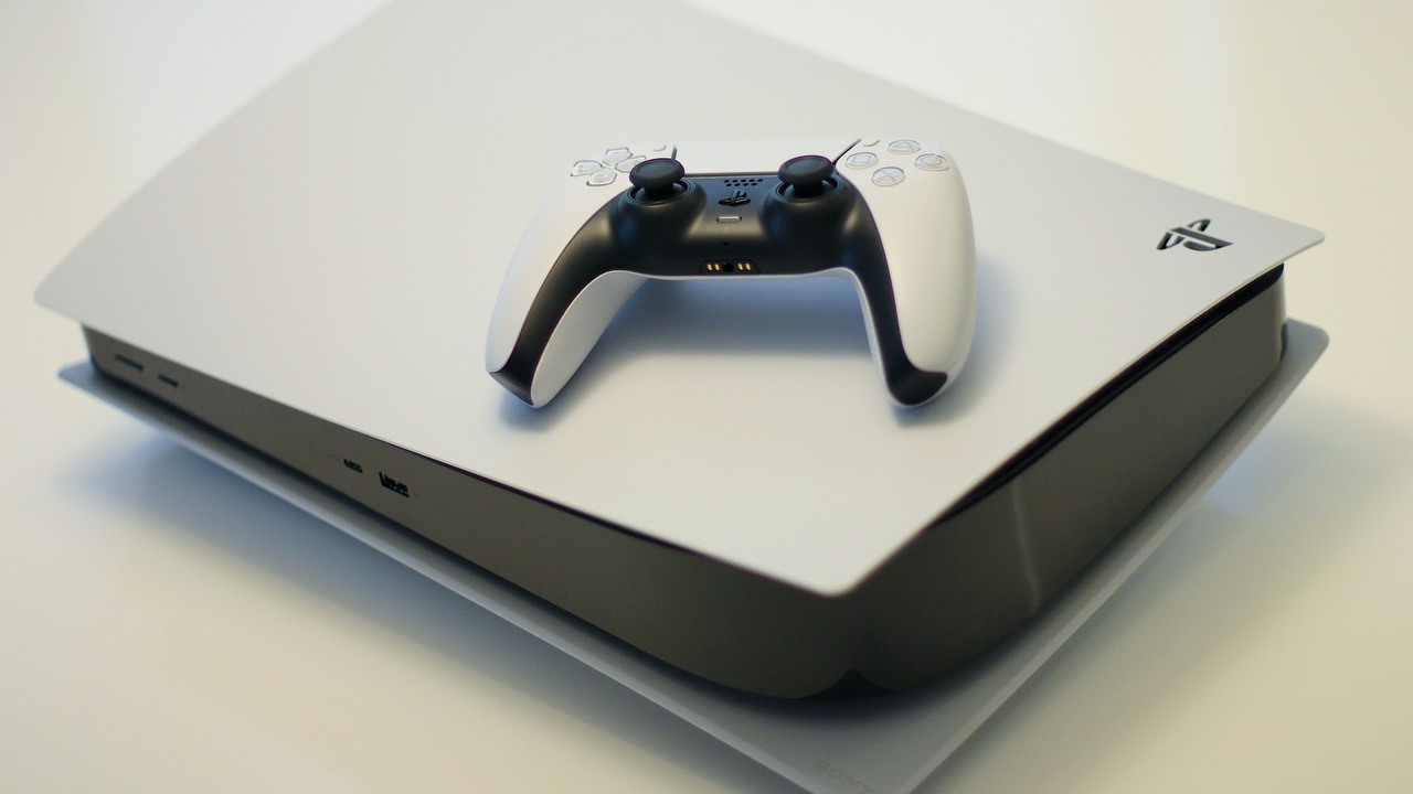 PS5 Pro będzie konsolą do 8K, znamy termin premiery (przeciek), źródło grafiki: Unsplash | Kerde Severin.