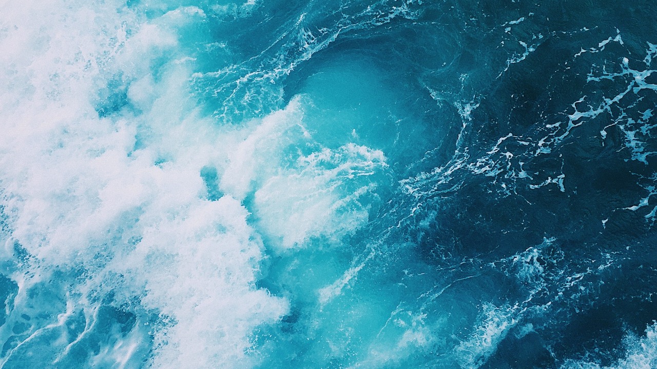 Polska ma wyjątkowo ciepłe jezioro, ale przyczyna wysokiej temperatury jest zaskakująca, źródło grafiki: Unsplash | ammar sabaa.