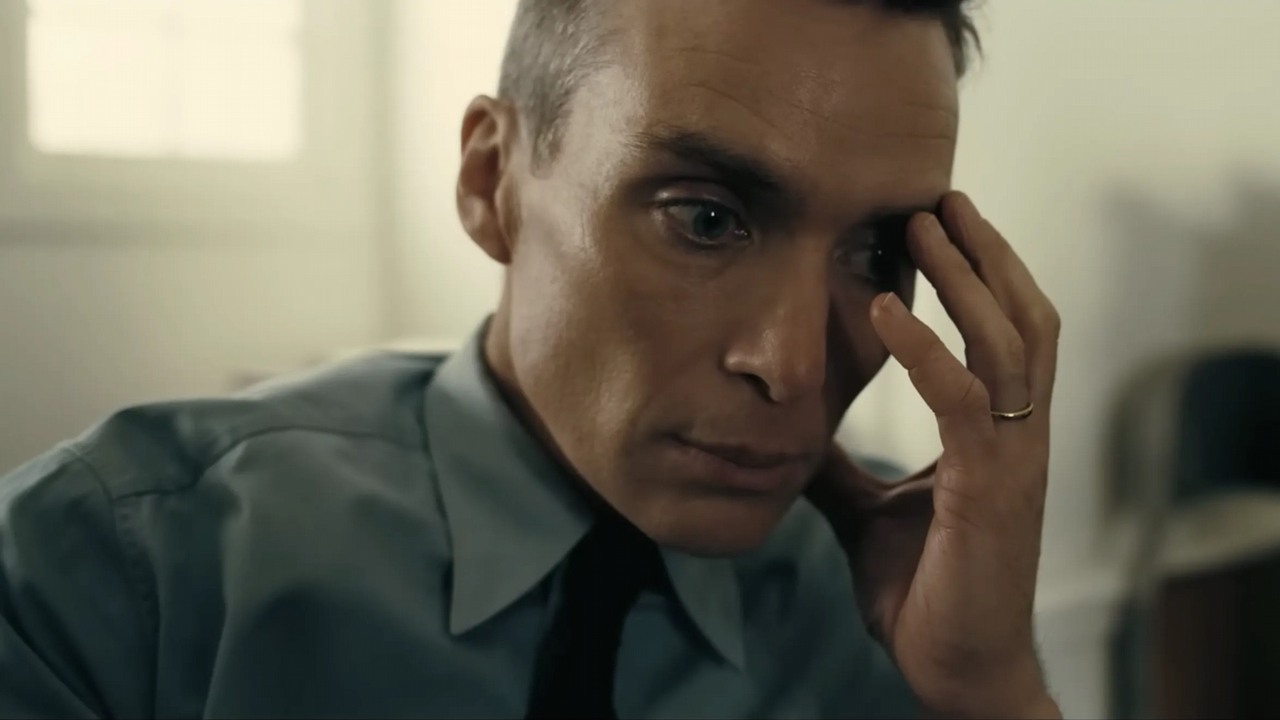Choć Oppenheimer uchodzi za perfekcyjny film, to pojawił się w nim historyczny błąd, źródło grafiki: Oppenheimer, Christopher Nolan, Universal Pictures, 2023.