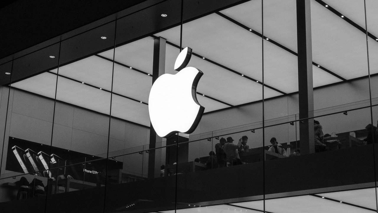 Deweloperzy z UK z pozwem dla Apple; gigant może zapłacić prawie miliard euro kary, źródło grafiki: Unsplash | Bangyu Wang.