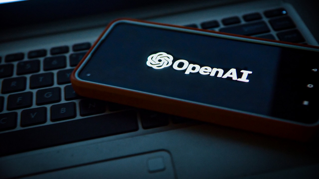 Aplikacja ChatGPT już dostępna na Androidzie, ale na razie nie wszyscy skorzystają, źródło grafiki: Unsplash | Levart_Photographer.