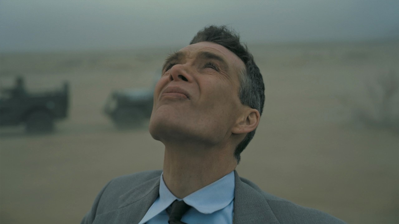 Cillian Murphy jako Ken? Gwiazda Oppenheimera komentuje możliwość zagrania w Barbie, źródło grafiki: Oppenheimer; Christopher Nolan; Universal Pictures; 2023.