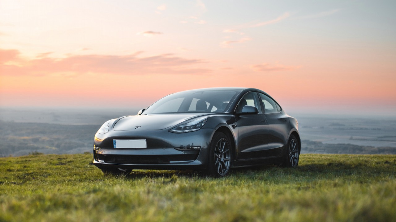 W Europie sprzedano więcej „elektryków” niż diesli - to przełom, źródło grafiki: Martin Katler / Unsplash.