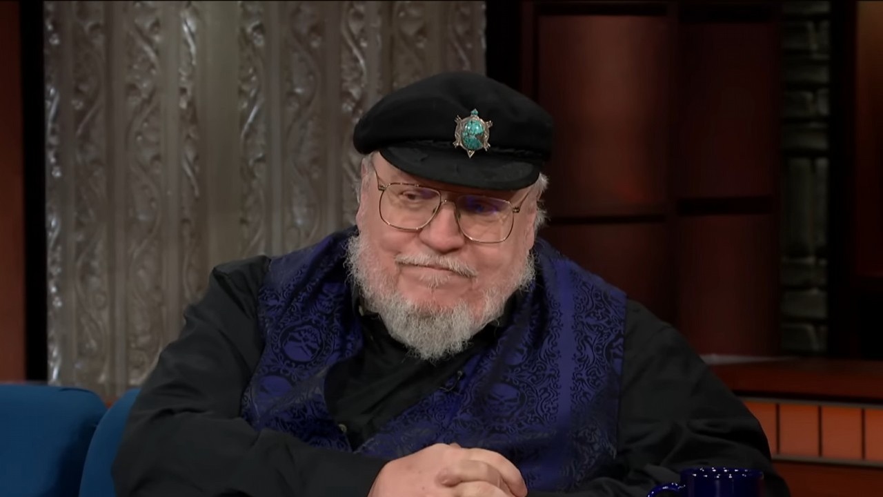 Autor Gry o tron i Rodu smoka ma złe przeczucia odnośnie strajku scenarzystów i aktorów, źródło grafiki: George R. R. Martin; YouTube: The Late Show with Stephen Colbert; 2022.