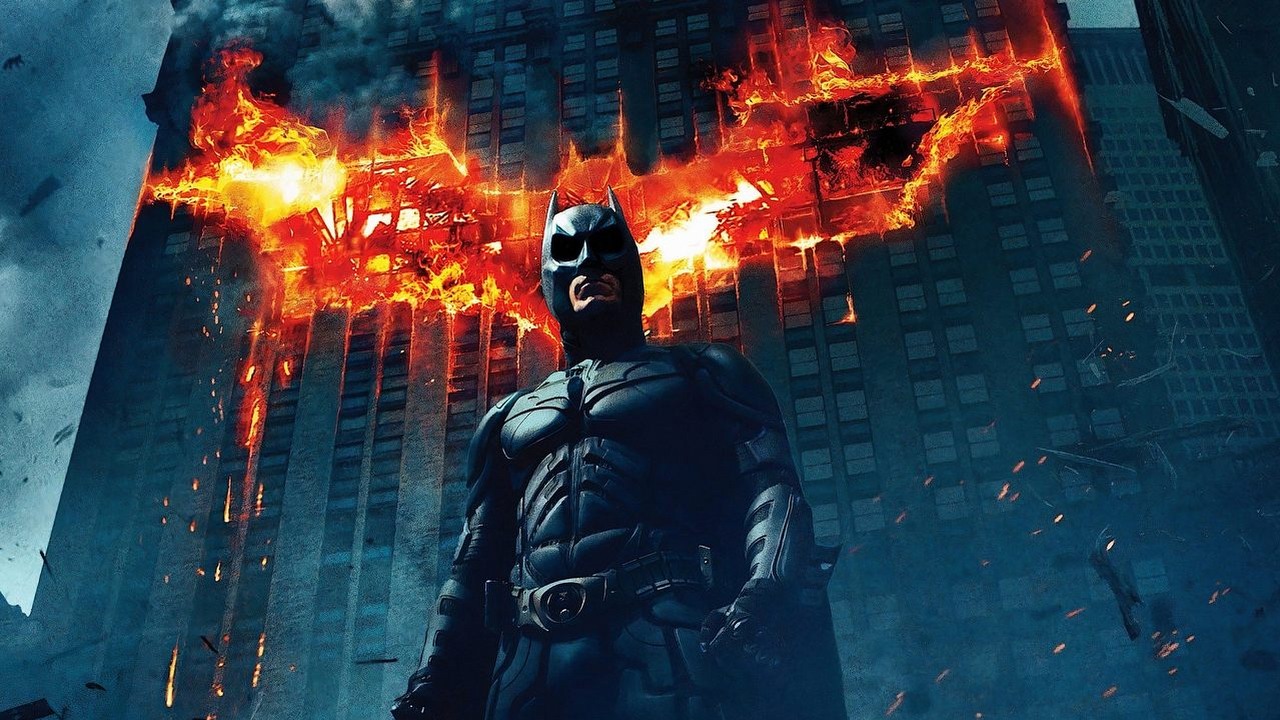 Gwiazdor Oppenheimera przegrał casting do roli Batmana. Po latach wyznał, co sądzi o angażu Christiana Bale’a, źródło grafiki: Mroczny Rycerz, Christopher Nolan, Warner Bros., 2008..