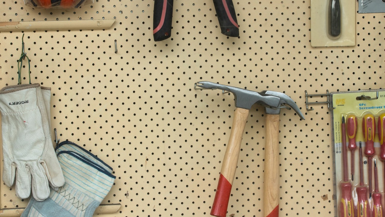 Niezawodny WD-40 w zupełnie nowym opakowaniu; teraz zabierzesz go ze sobą wszędzie, źródło grafiki: Unsplash | Mitchell Luo.
