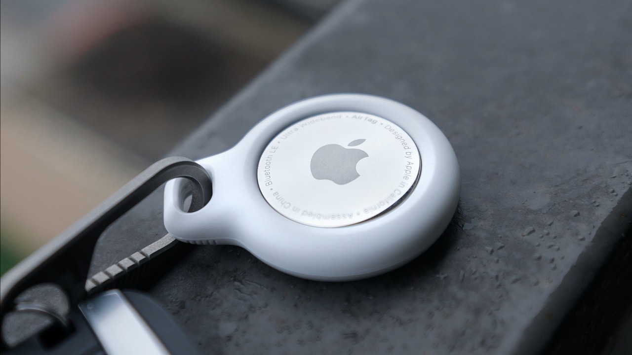 Google walczy ze stalkowaniem za pomocą lokalizatorów Bluetooth i AirTag, źródło grafiki: Unsplash | Daniel Romero.