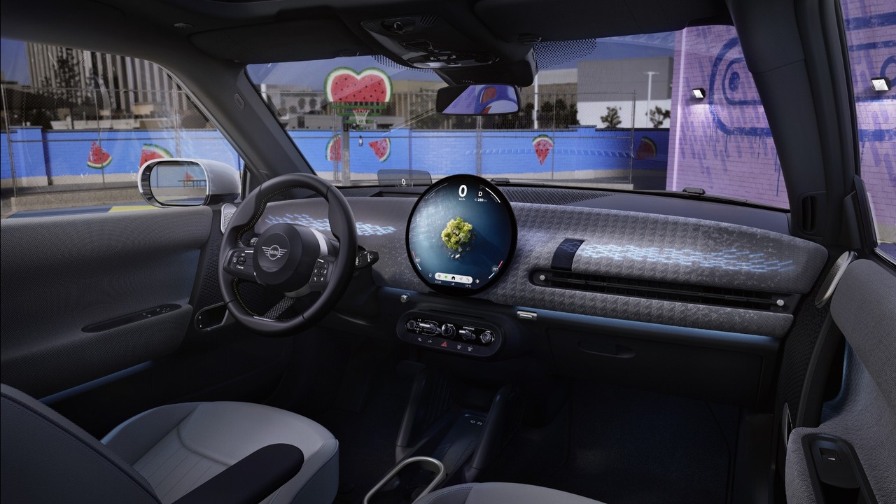Nowy model MINI zadebiutuje z funkcją AirConsole do gier, źródło grafiki: MINI.