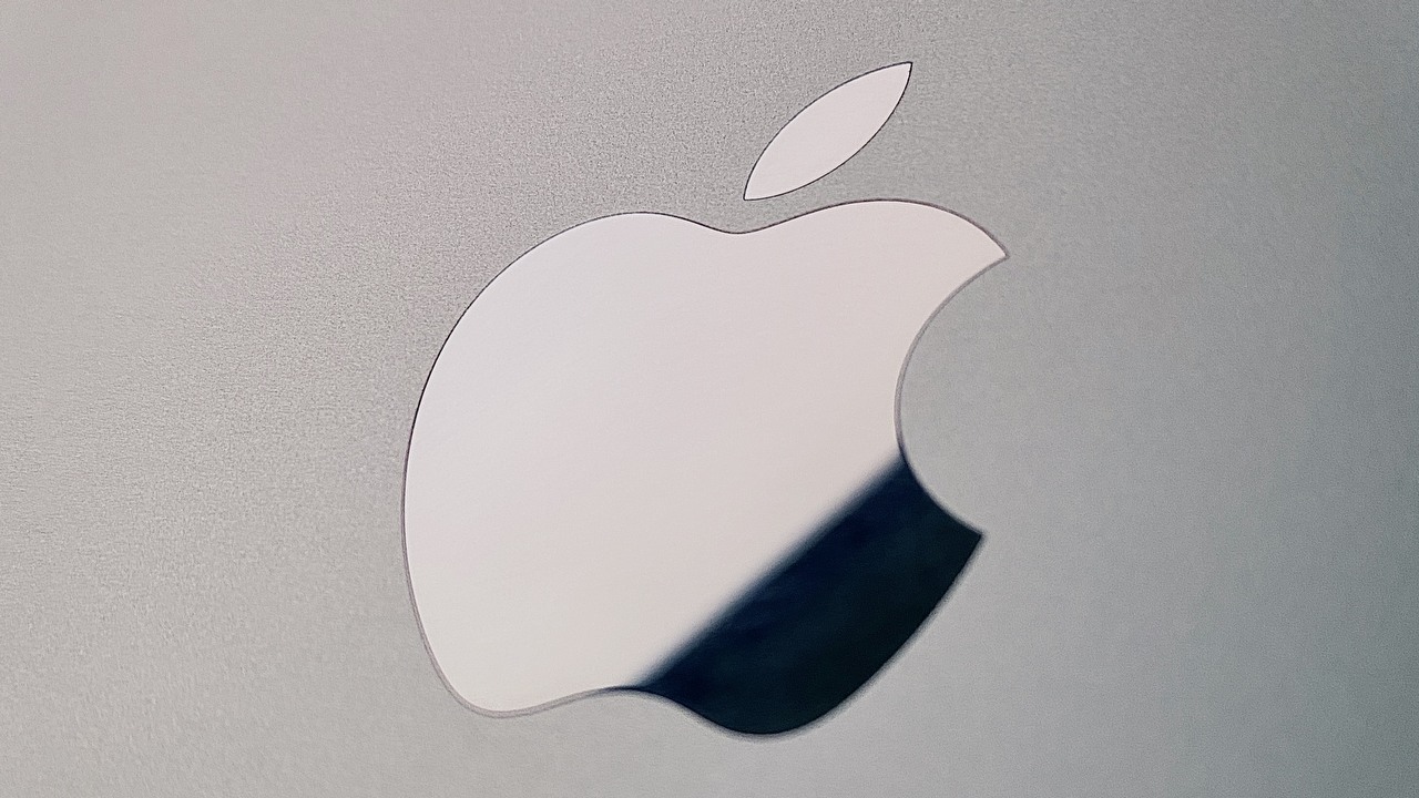 Nowe szczegóły o iPhone 15; będą łatwiejsze w naprawie i oferować ładowanie USB-C, źródło grafiki: Unsplash | Alex Kalinin.
