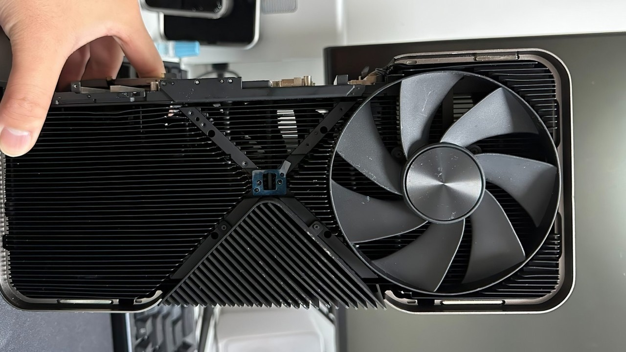 Ogromne chłodzenie dla RTX-ów 40 przyćmiewa konkurencję rozmachem, źródło grafiki: Hayaka.