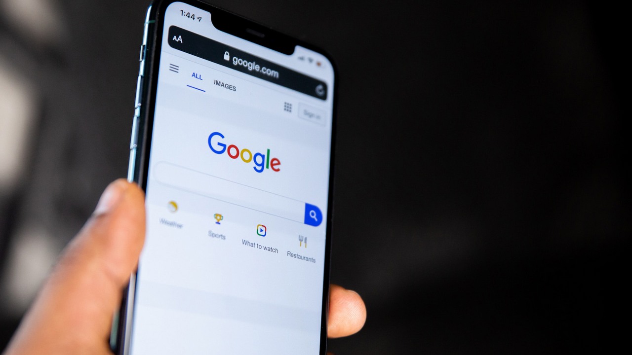 Google przypomina, że nieaktywne konta zostaną usunięte, źródło grafiki: Unsplash | Solen Feyissa.