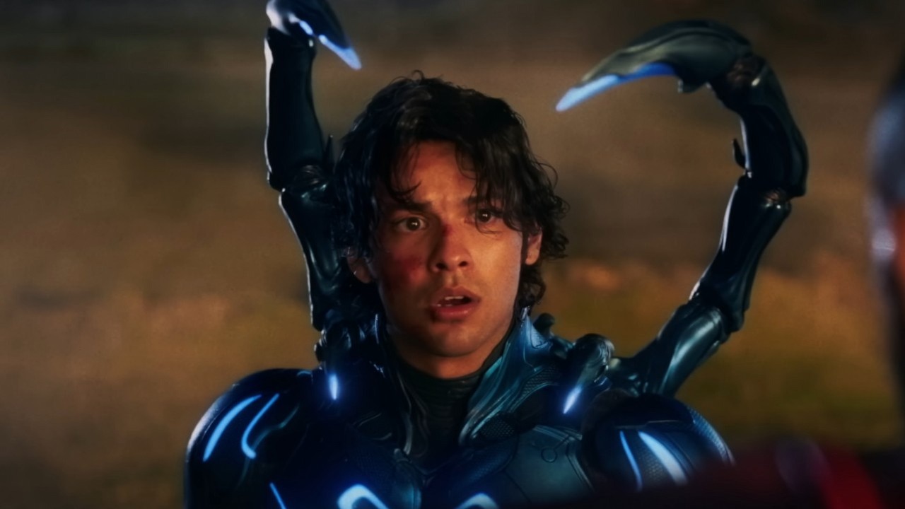 Blue Beetle będzie „Cronenbergiem dla dzieci”? Reżyser tłumaczy swoją wizję, źródło grafiki: Blue Beetle; reż. Angel Manuel Soto; DC Studios; 2023.