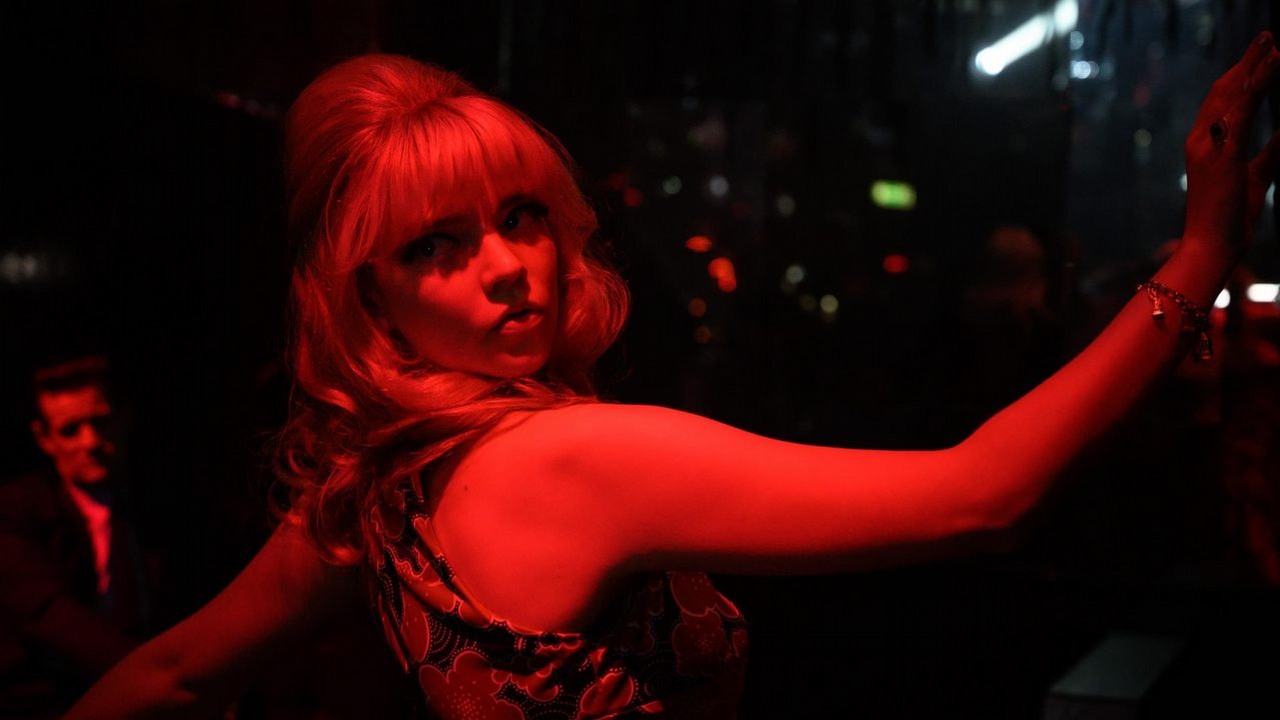 Ten psychologiczny horror to chwalona przez widzów klapa finansowa. Od dziś obejrzysz go na Prime Video, źródło grafiki: Last Night in Soho, Edgar Wright, Focus Features, 2021..
