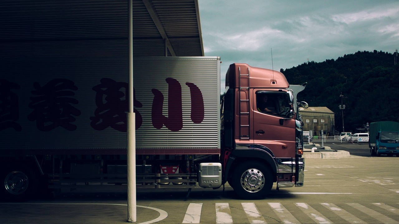 Przemytnik złapany z setkami procesorów i kości RAM, szmuglowanie elektroniki to spory problem w tym kraju, źródło grafiki: Unsplash |  Kendall Henderson..