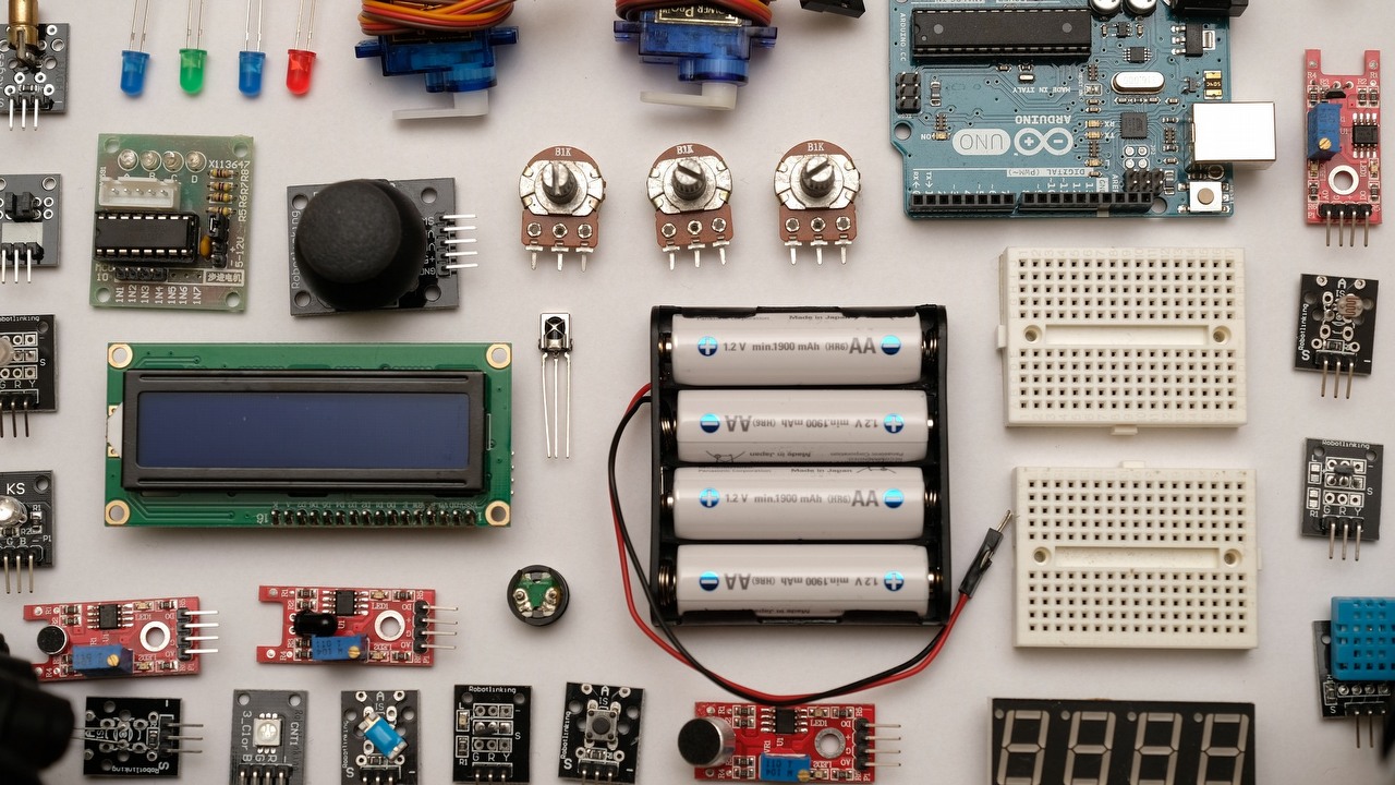 Będą produkować sprzęt zamiast importować; ciekawa strategia wielkiego kraju, źródło grafiki: Unsplash / Robin Glauser.