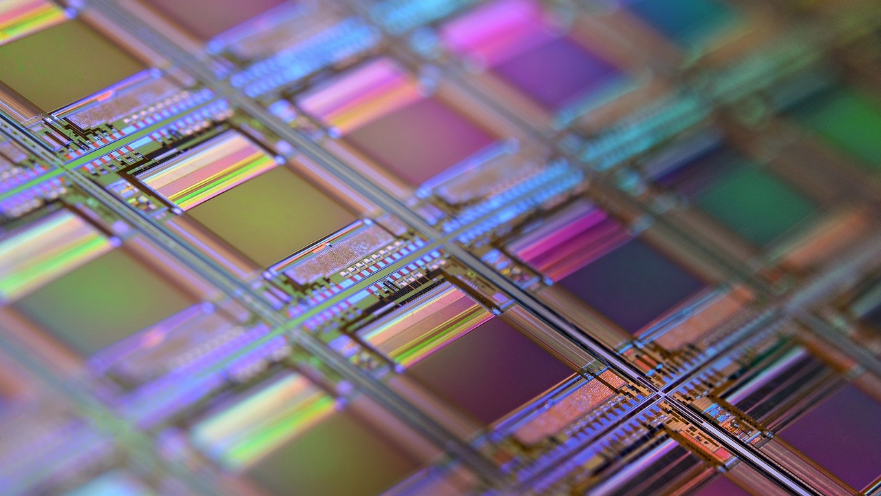 Apple zaoszczędzi miliardy na wadliwych chipach dzięki umowie z TSMC, źródło grafiki: Unsplash / Laura Ockel.