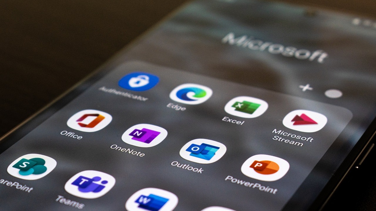Microsoft pracuje nad łatwym eksportem historii przeglądania z Edge, źródło grafiki: Unsplash | Ed Hardie..