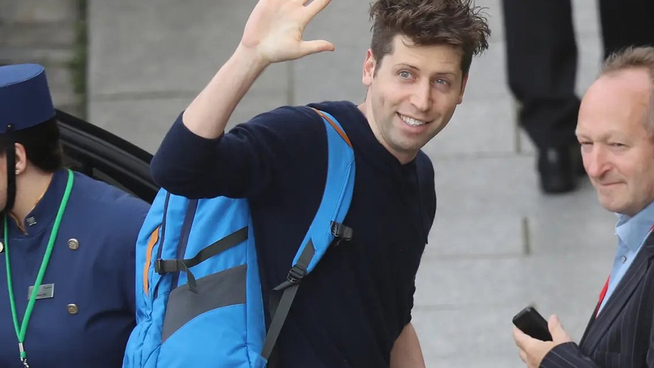 To „nuklearny plecak” twórcy ChatGPT. Macbook zdolny do wyłączenia AI w przypadku apokalipsy, źródło grafiki: X/BioBootloader.