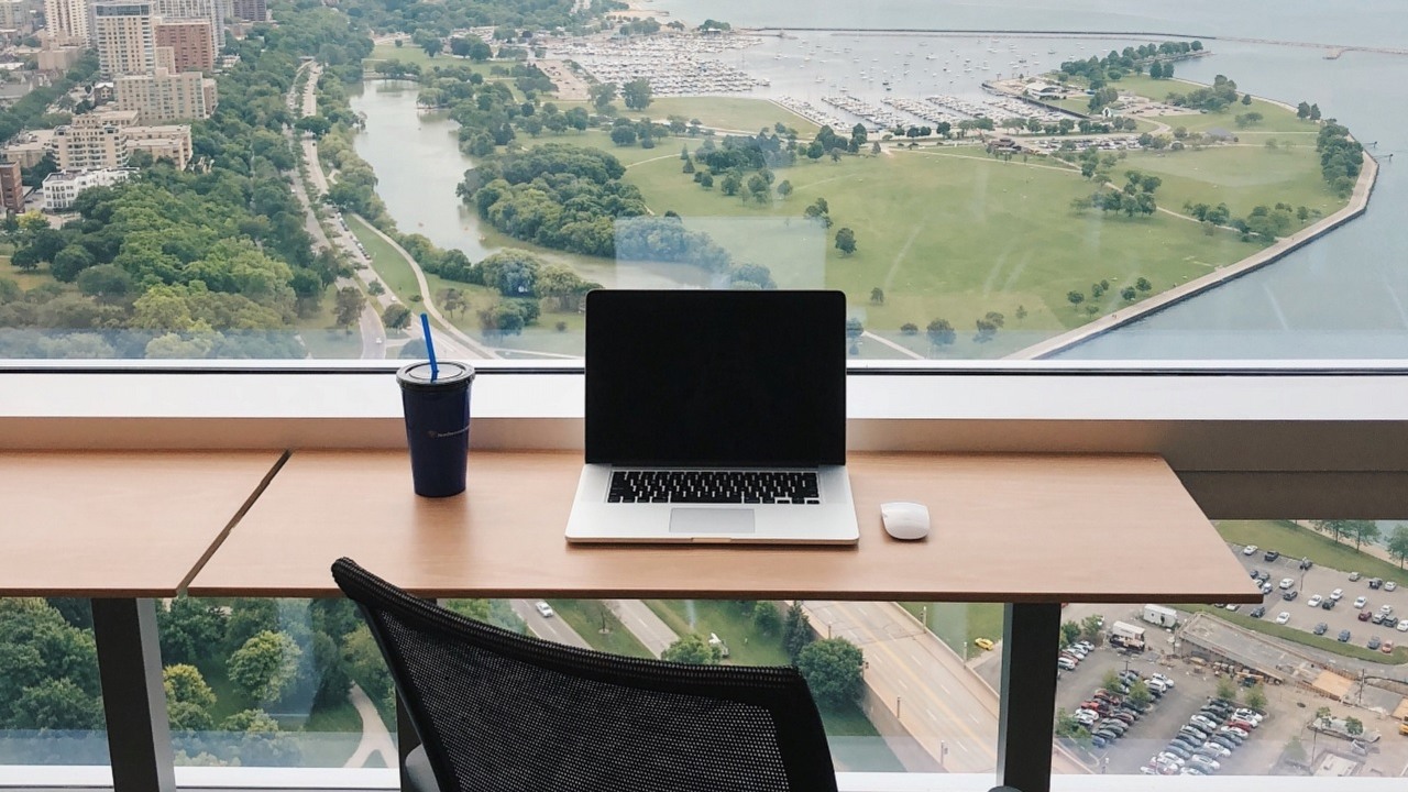 Ponad 3,5 mln zł rocznie - tyle mogą zarabiać specjaliści od AI, źródło grafiki: Unsplash | Tanner Van Dera.