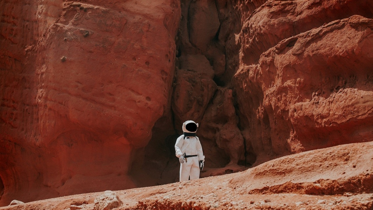 Co roku Mars zaczyna obracać się coraz szybciej, źródło grafiki: Unsplash | Nicolas Lobos.