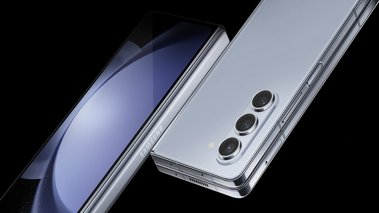 Wystarczą dwa iPhone'y, żeby sprawdzić, jak działa nowy składany Samsung, źródło grafiki: Samsung.