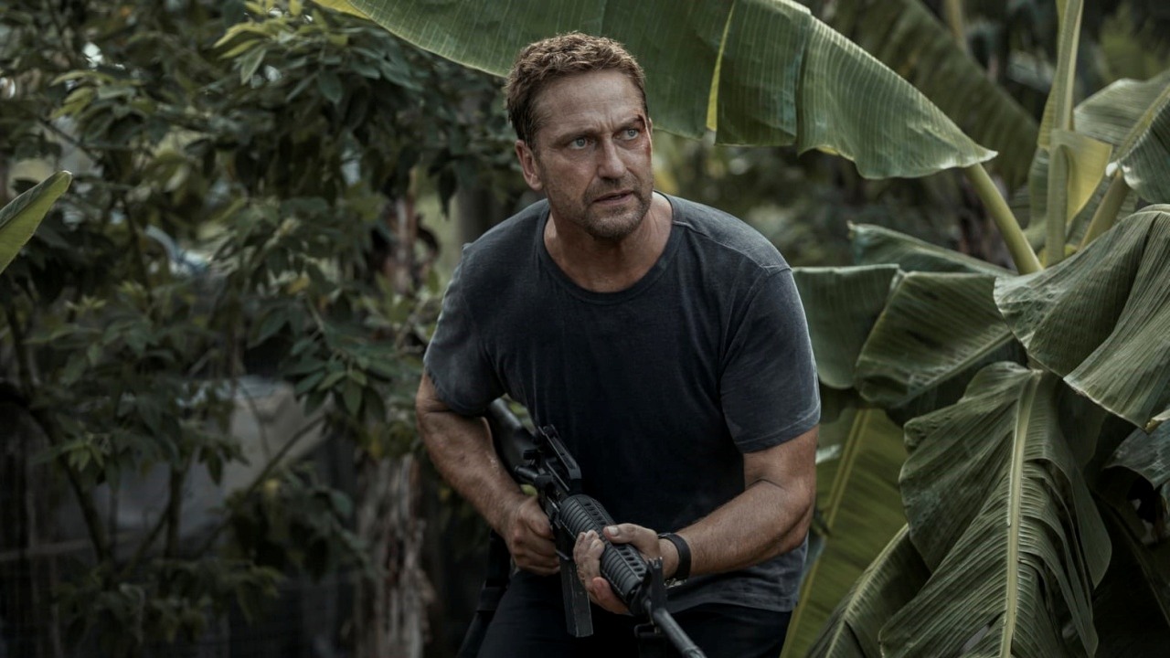 26 lat temu Gerard Butler zagrał w filmie o Jamesie Bondzie i pewnie go przegapiłeś, źródło grafiki: Plane; reż. Jean-François Richet; Lionsgate; 2023.