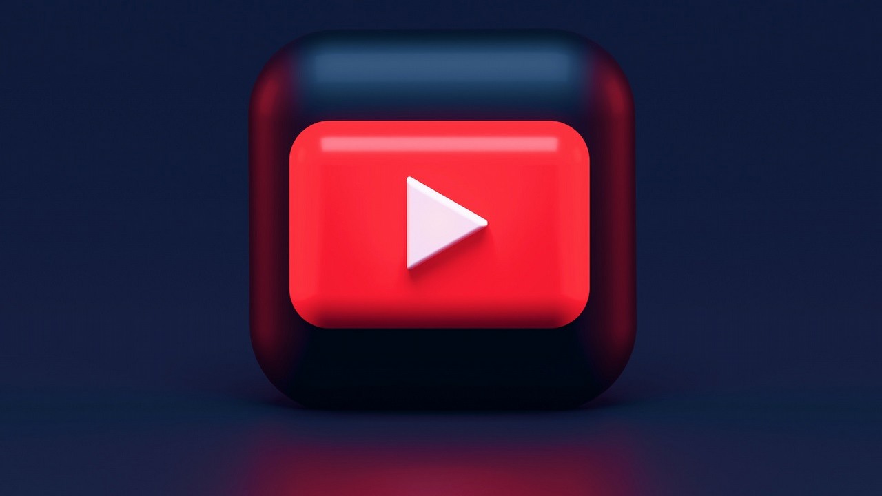YouTube otrzymał zaokrąglone krawędzie, nietypowa modyfikacja interfejsu, źródło grafiki: Alexander Shatov.