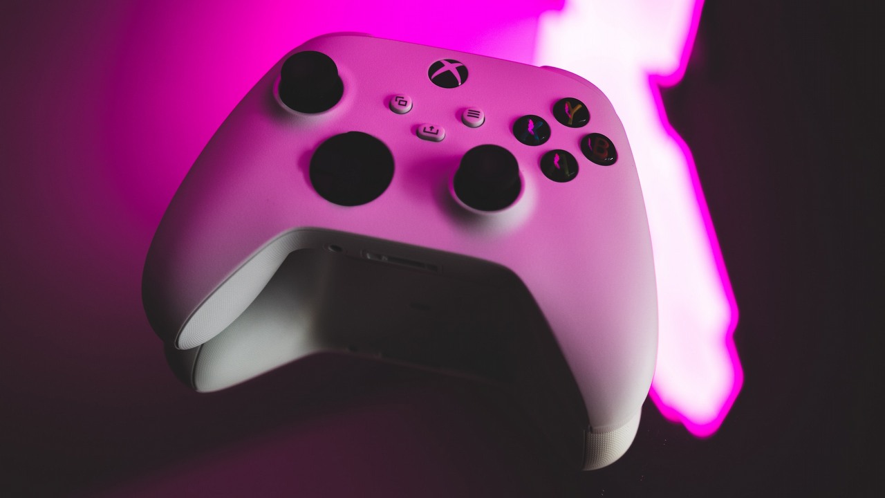 Phil Spencer tłumaczy, dlaczego konsole nie tanieją, źródło grafiki: Unsplash | Kamil S.