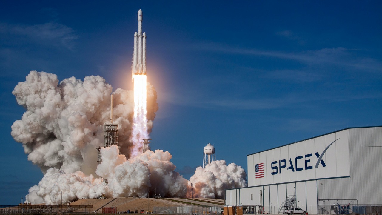 SpaceX pozwane przez Departament Stanu; kłopoty firmy Elona Muska, źródło grafiki: Unsplash |  SpaceX.