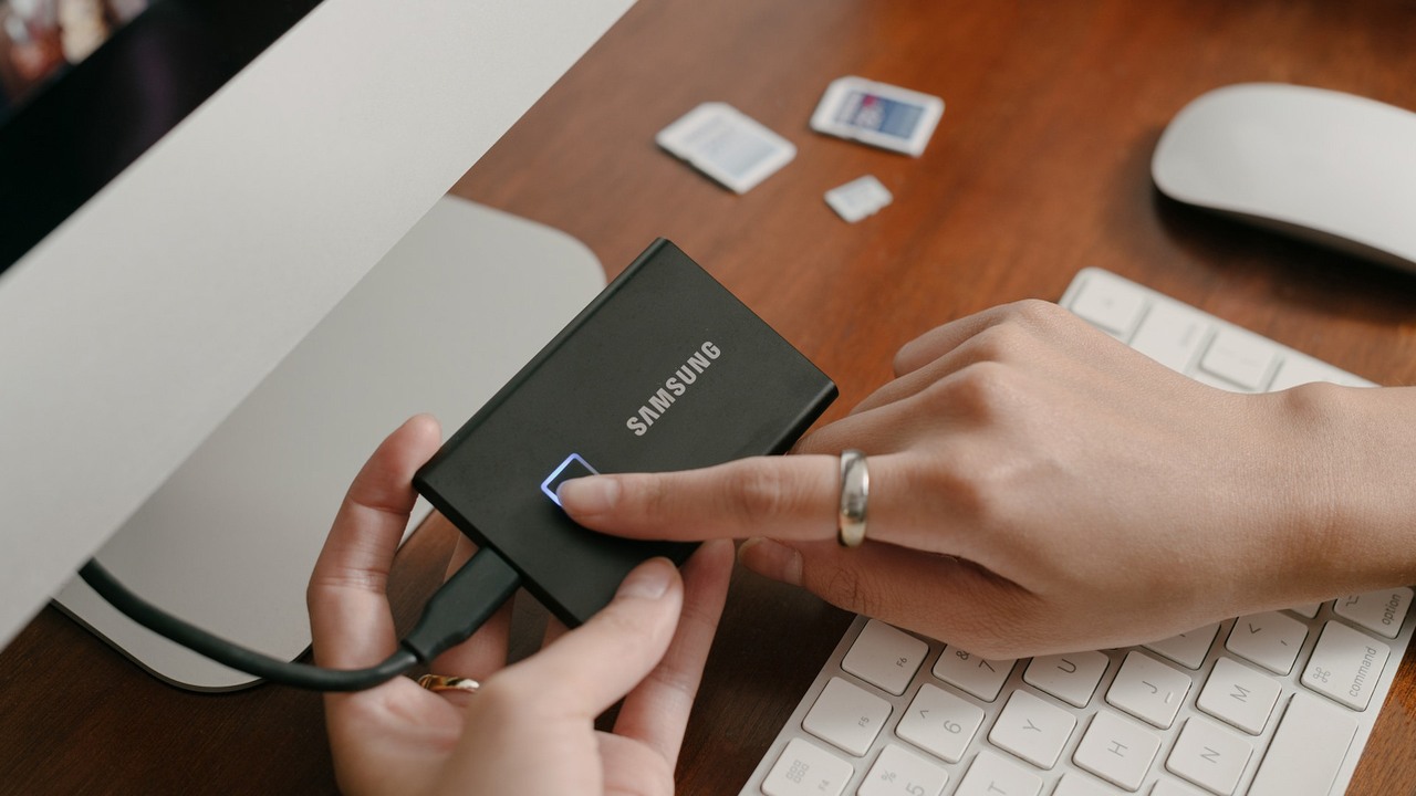 Ten dysk SSD ma 256 TB pamięci, ale na razie go nie kupicie, źródło grafiki: Unsplash | Samsung Memory.