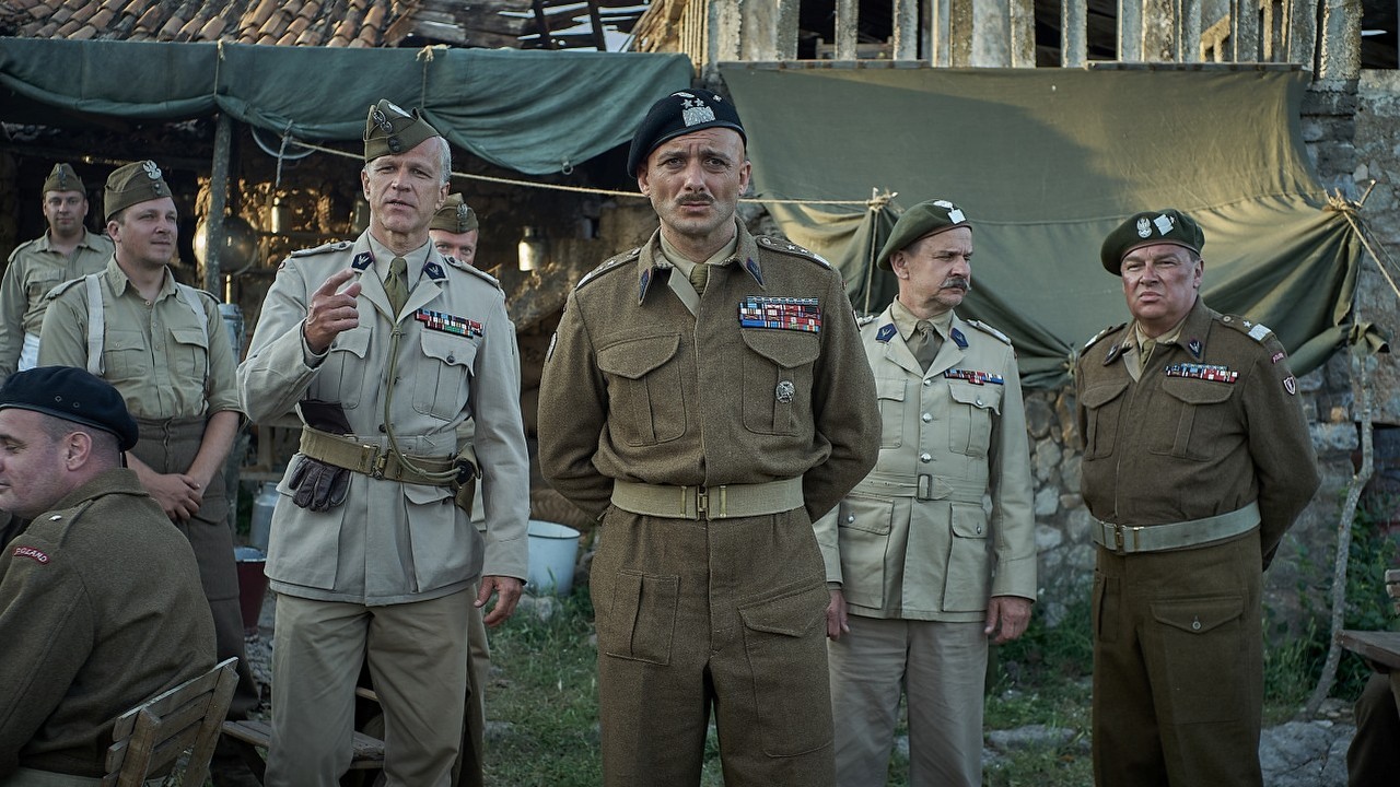 Zakończyły się zdjęcia do nowej polskiej wojennej superprodukcji, źródło grafiki: Czerwone maki; reż. Krzysztof Łukaszewicz; Kino Świat; 2024.