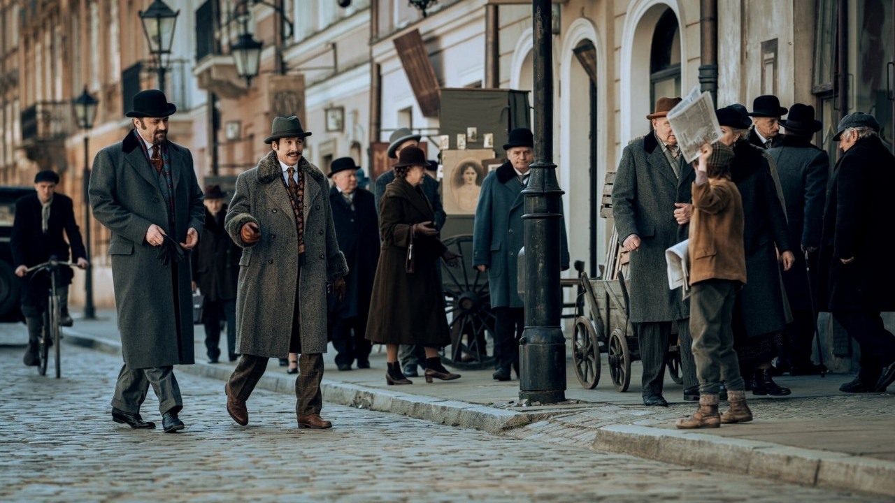 Leszek Lichota jako Rafał Wilczur w zwiastunie nowego Znachora od Netflixa, źródło grafiki: Znachor; reż. Michał Gazda; Netflix; 2023.