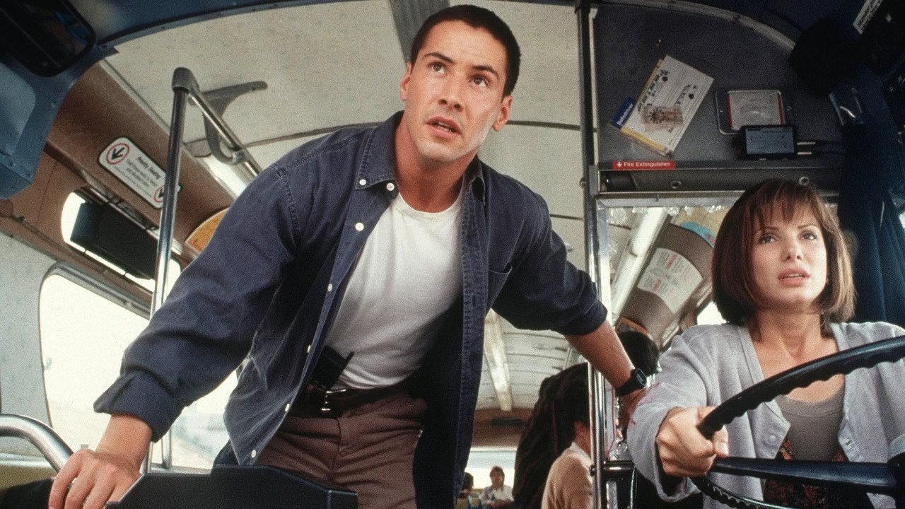 Jedna sugestia Keanu Reevesa ocaliła scenariusz tego hitu akcji z lat 90, źródło grafiki: Speed: Niebezpieczna prędkość, Jan De Bont, Twentieth Century Fox Film Corporation, 1994.