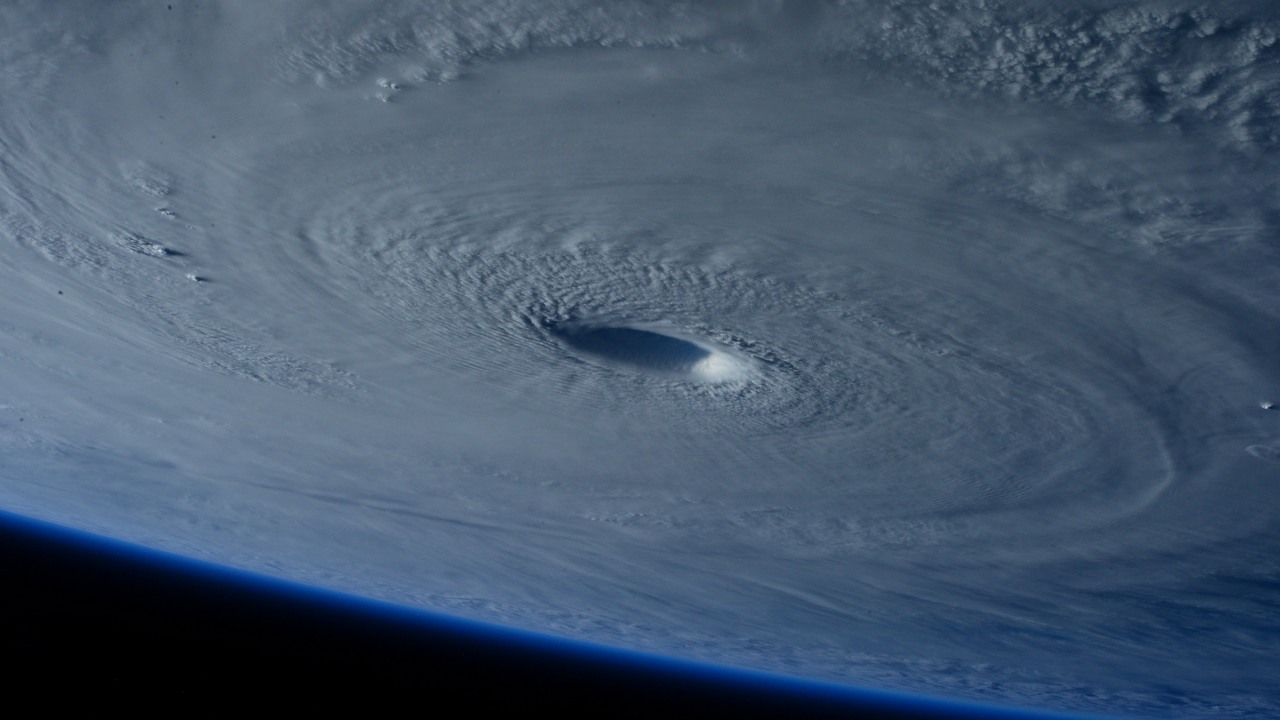 Nagranie z kosmosu pokazuje olbrzymią skalę huraganu Franklin, źródło grafiki: NASA | Unsplash.