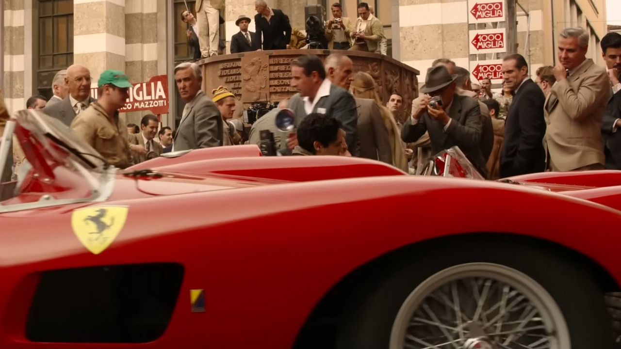 Adam Driver jako wizjoner motoryzacji w zwiastunie Ferrari, źródło grafiki: Ferrari, Michael Mann, Bliss Media, 2023.