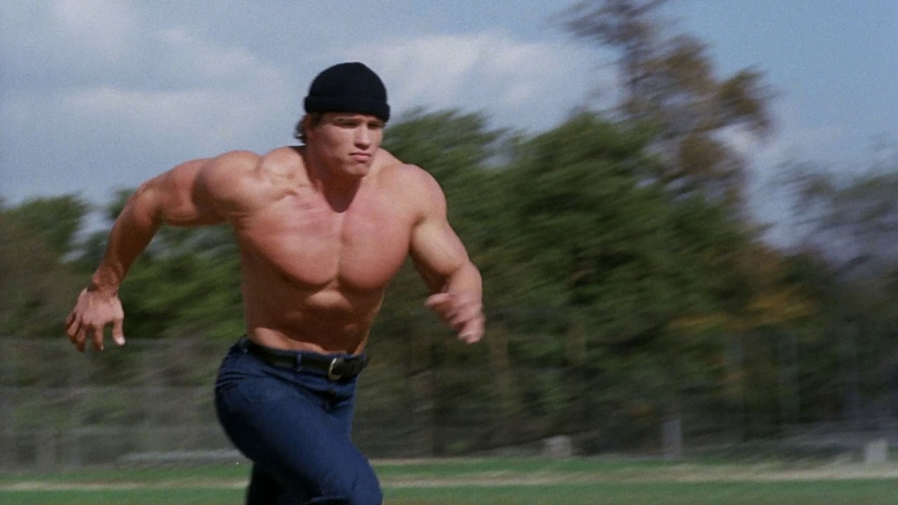 Arnold Schwarzenegger może oglądać swoją najbardziej żenującą rolę tylko dlatego, że jest tak absurdalna. „Byłem naprawdę głupi”, źródło grafiki: Herkules w Nowym Jorku; reż. Arthur Allan Seidelman; RAF Industries; 1970.