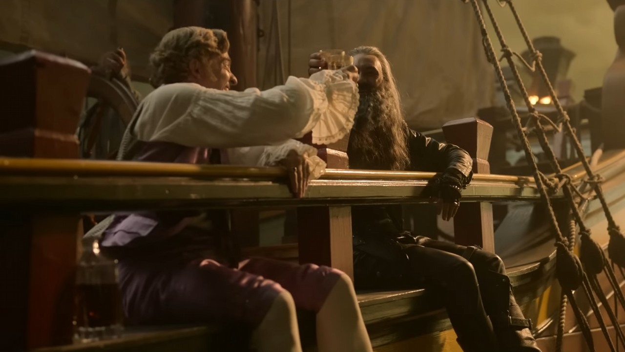 Zobacz zwiastun 2. sezonu serialu, który w ubiegłym roku zachwycił widzów, źródło grafiki: Nasza bandera znaczy śmierć; David Jenkins; HBO Max; 2022.