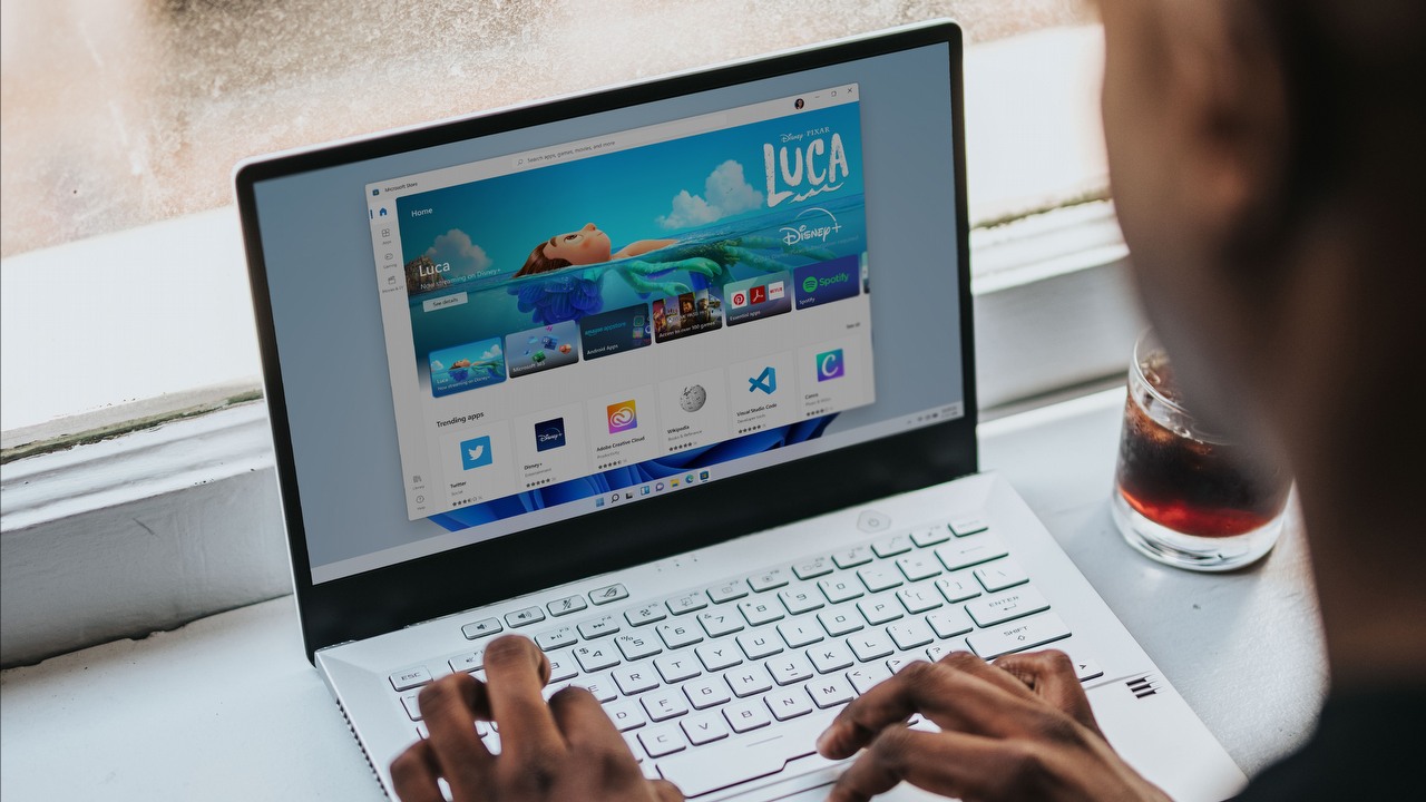 Niezapomniane funkcje Windowsa, które zdefiniowały przemysł komputerowy, źródło grafiki: Unsplash | Windows.