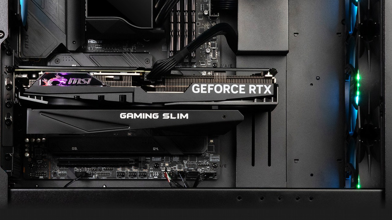 Nowe „smukłe” karty MSI z serii RTX 40 nie zmieszczą się w każdej obudowie; zajmują aż trzy sloty, źródło grafiki: MSI.