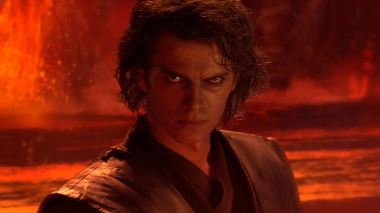 Hayden Christensen nie został obsadzony w roli Vadera w Łotrze 1. Po latach zdradził, co o tym sądzi, źródło grafiki: Gwiezdne wojny: Zemsta Sithów, George Lucas, Lucasfilm, 2005.