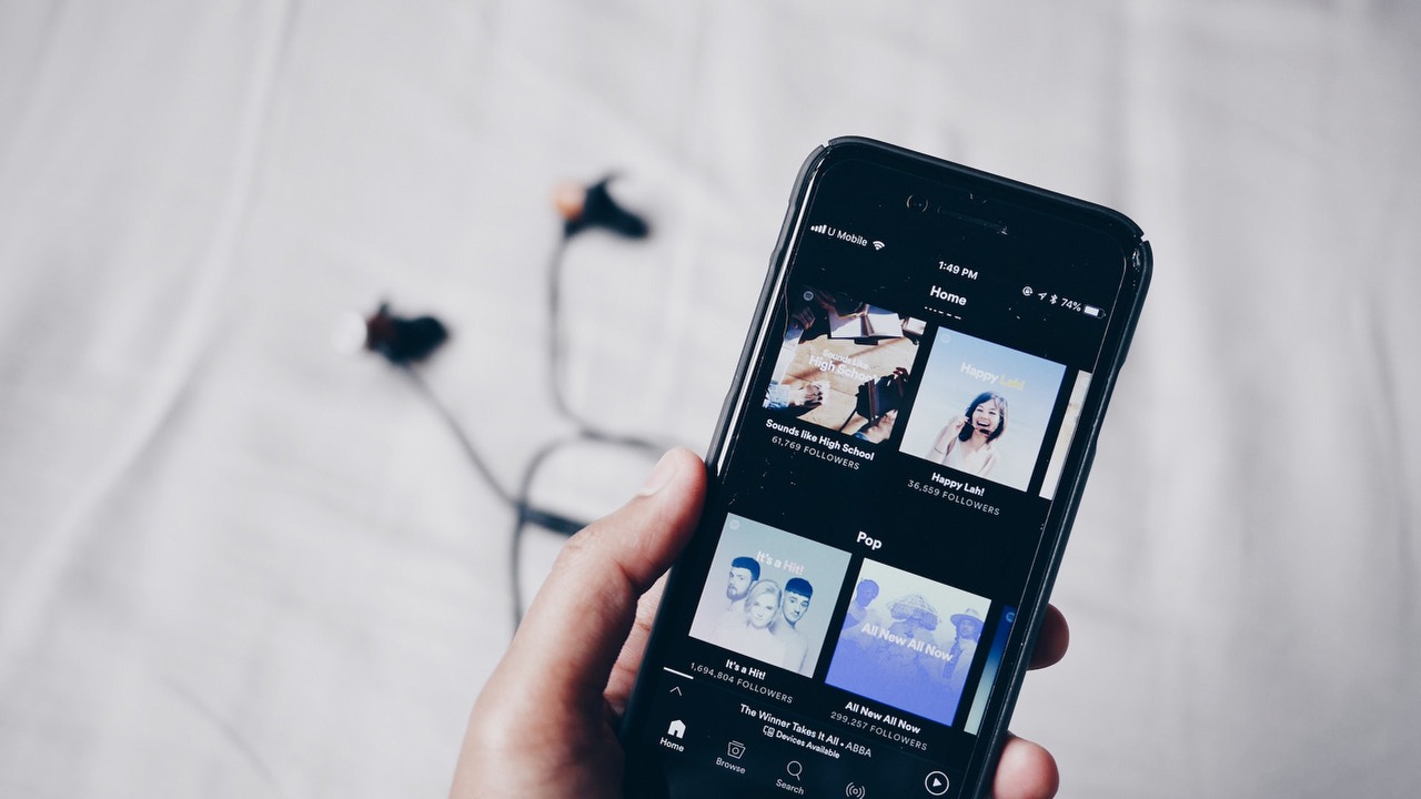 Koniec eldorado dla twórców białego szumu; Spotify ogranicza ich zarobki, źródło grafiki: Unsplash | Fath.