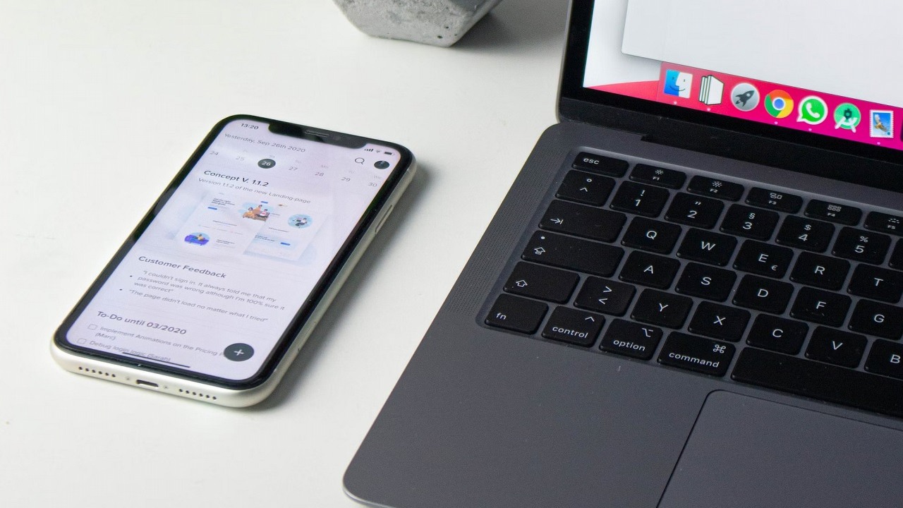 Jak obrócić ekran w komputerze, laptopie i telefonie w 2025 roku? Podpowiadamy, źródło grafiki: Unsplash.